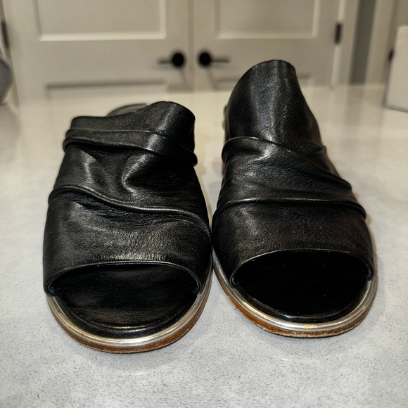 Halmanera, soft leather, slip on sandal - Picture 3 of 6